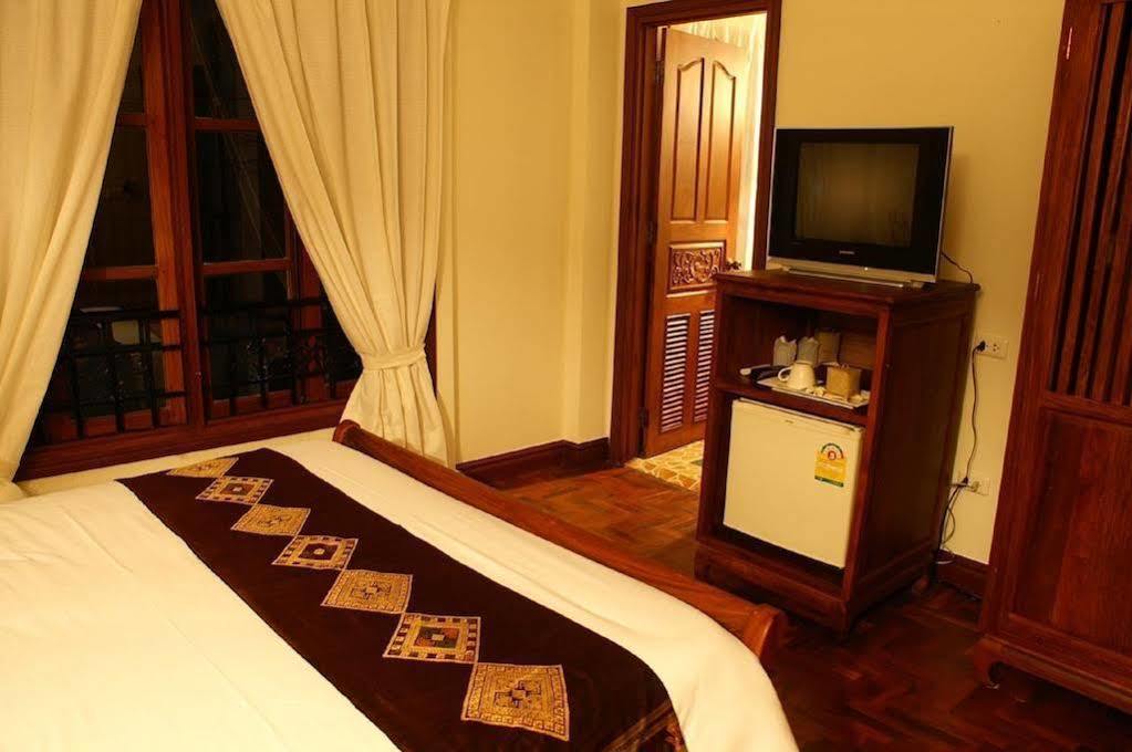 Avilla Phasouk Hotel Vientiane Exterior photo